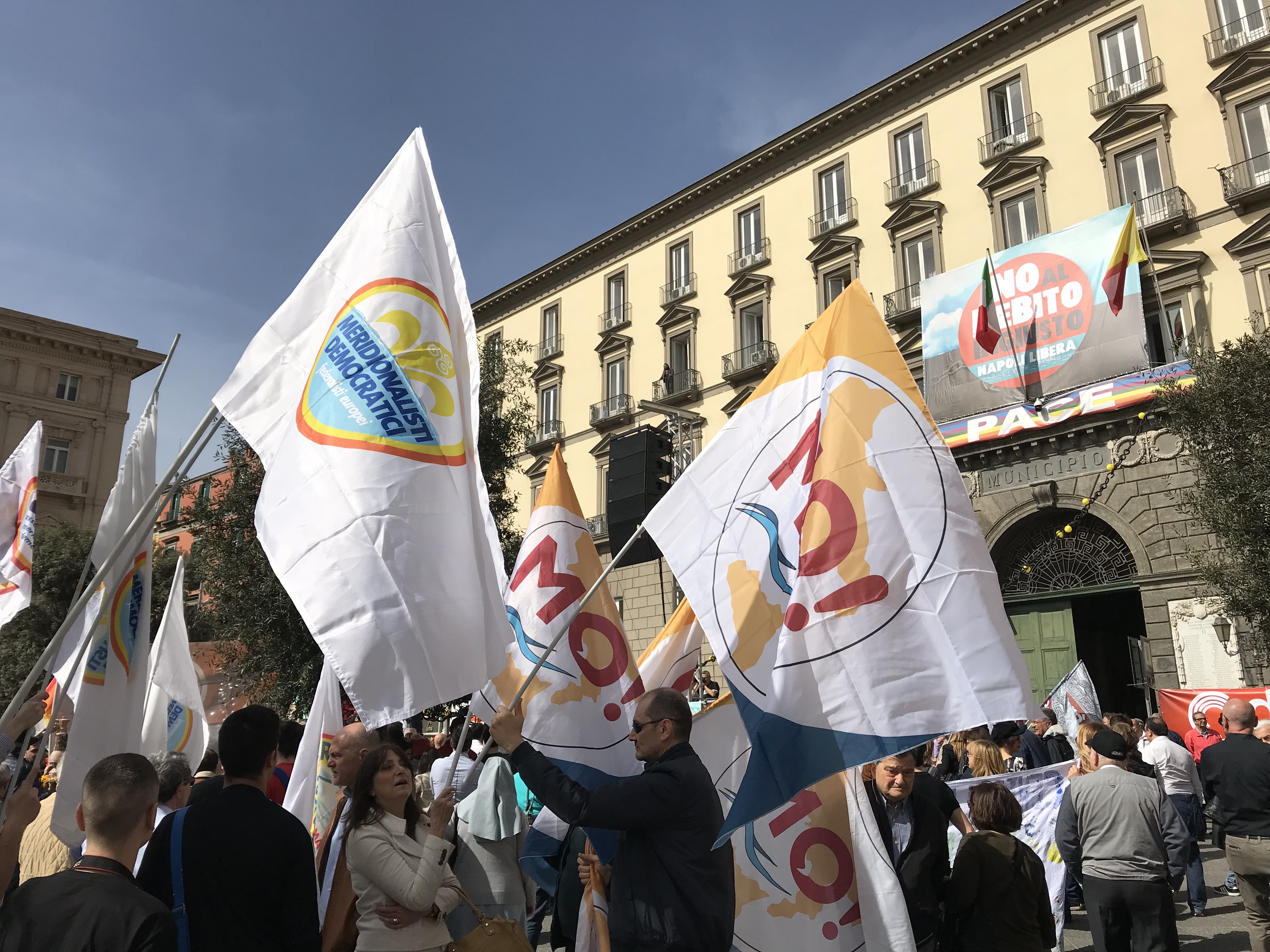 L'unità-dei-meridionalisti-piazza-municipio-napoli-14-aprile-2018